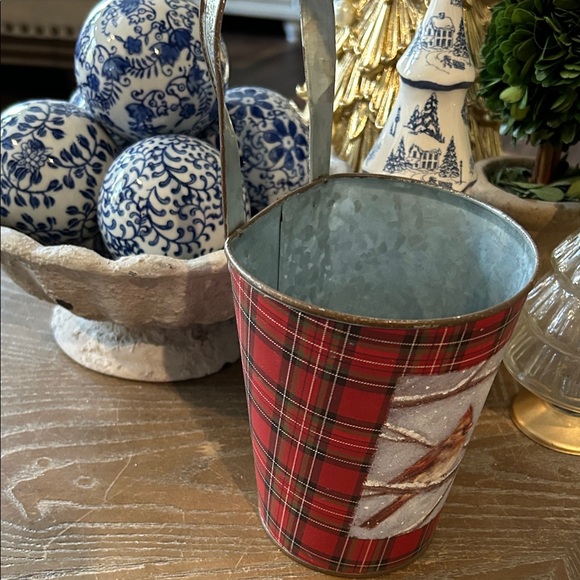 MEW! Winter Holiday Red Plaid Cardinal Bird Metal Wall Vase Bucket - Picture 6 of 10
